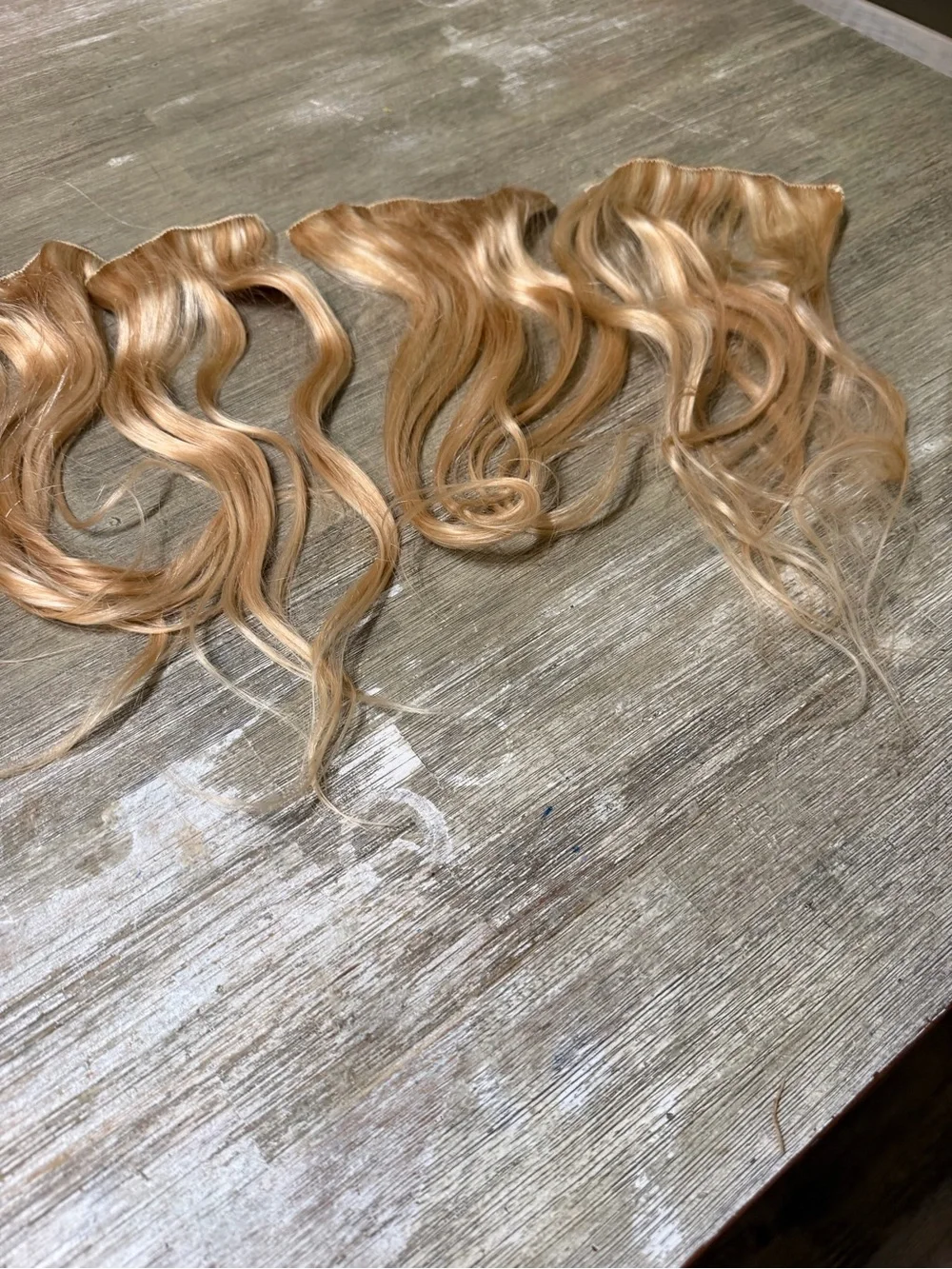 Irresistible Me 16” 140g Human Hair Clip-In Extensions Blonde 8-Piece